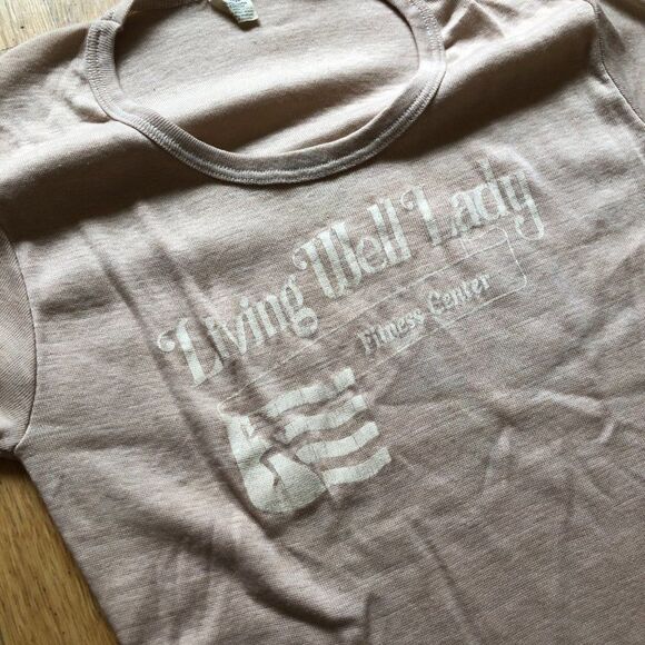 Vintage Women's Gym T Shirt Fitness Tee Living Well Lady 1980's - Picture 3 of 6